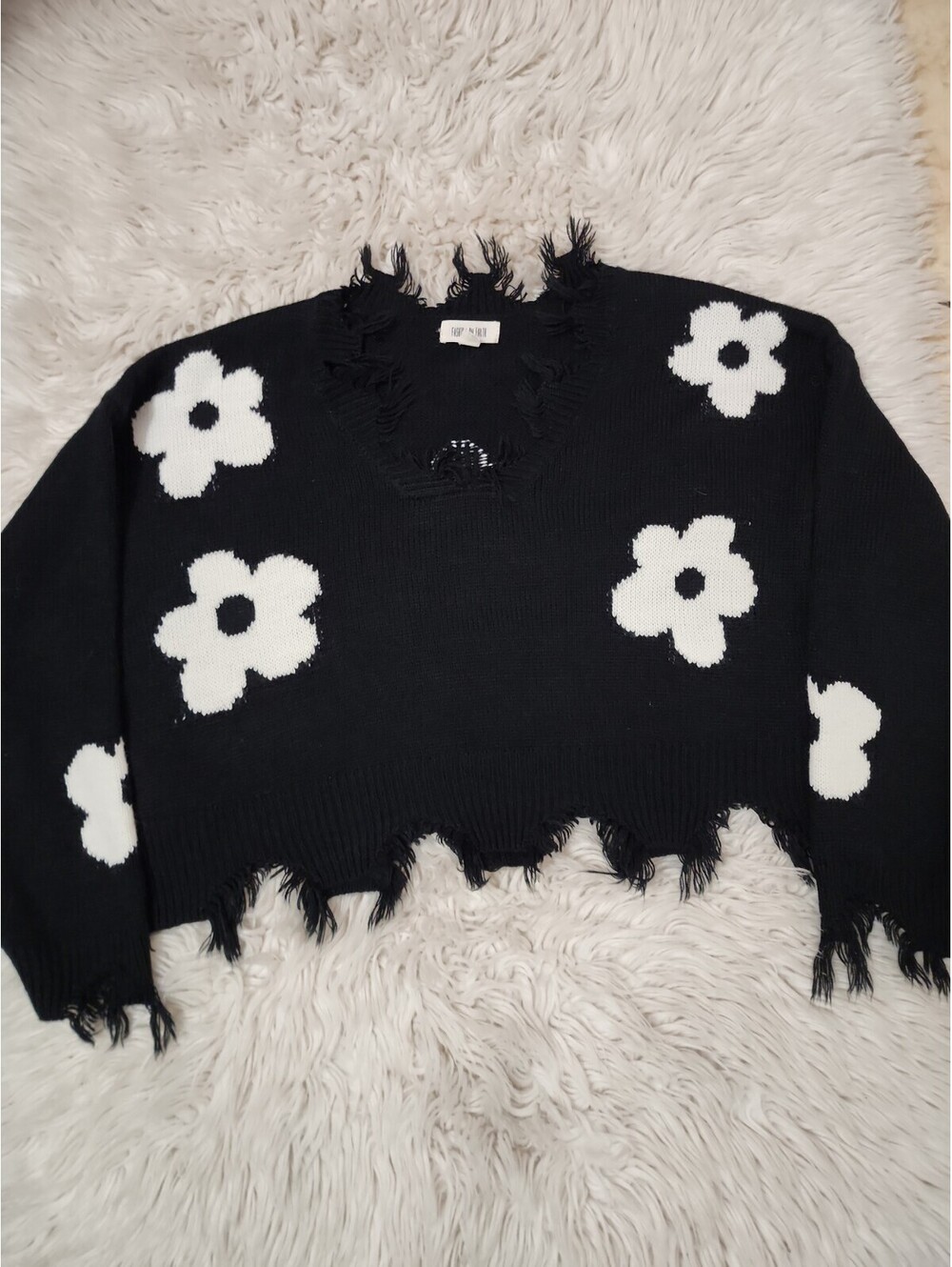 Fashion On Earth Distressed Frayed Shark Bite Black White Flowers Cozy Sweater L